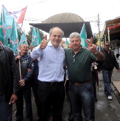 Na largada da campanha, Salamuni sai s ruas com Fruet