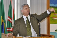 Bancadas do PT, PMDB E PV defendem o afastamento definitivo do vereador Joo Claudio Derosso
