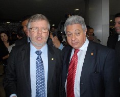 Em Braslia, Salamuni acompanha aprovao da PEC dos Procuradores Municipais