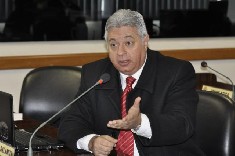Salamuni bate o p e bancada do prefeito retira projeto de renncia fiscal