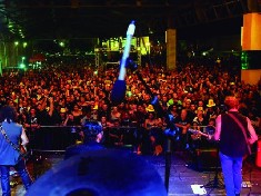 Salamuni  homenageado como padrinho do Curitiba Rock Carnival